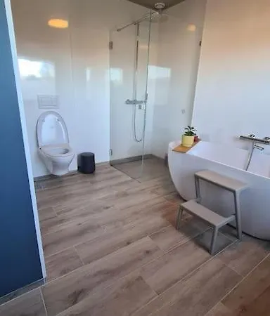 Feriehus Sentrumsnært Hjem Med Nydelig Utsikt Leknes